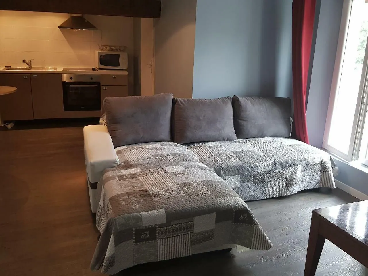 Hotel apartamentowy Les Studios De La Rose Des Vents Sathonay-Camp